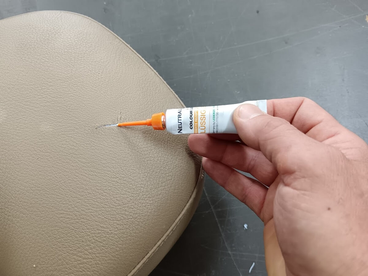 Nanesení Tekuté kůže Colourlock Flussigleder