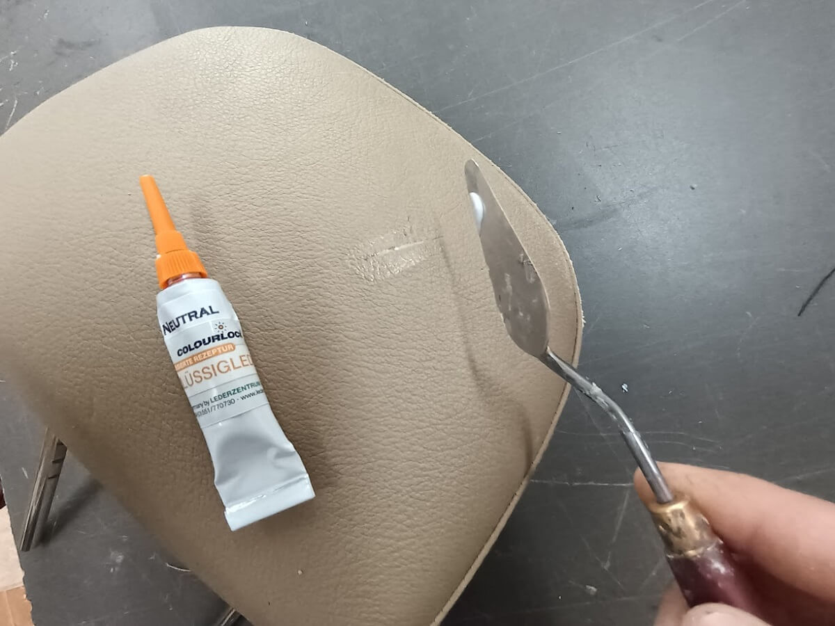Nanesení Tekuté kůže Colourlock Flussigleder_III.
