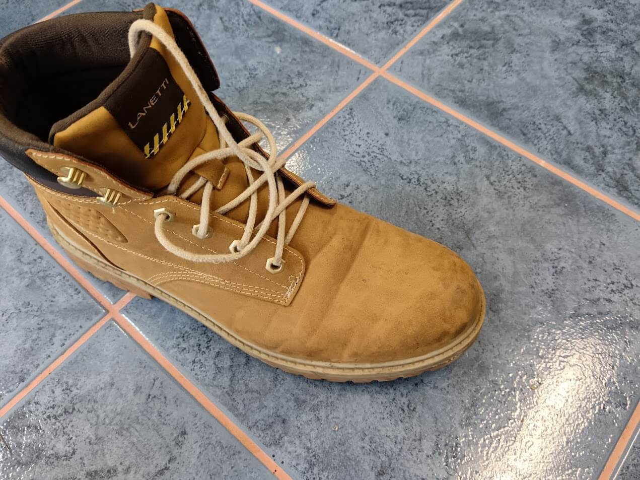 Špinavá nubuková obuv