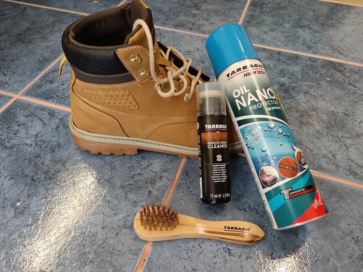 Přípravky od Tarraga na čištění kožené obuvi z nubuku