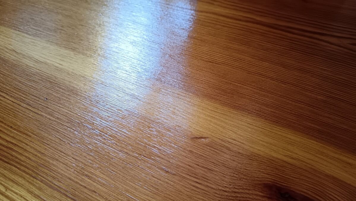 Včelí vosk na dřevo - výsledek po aplikaci a přeleštění
