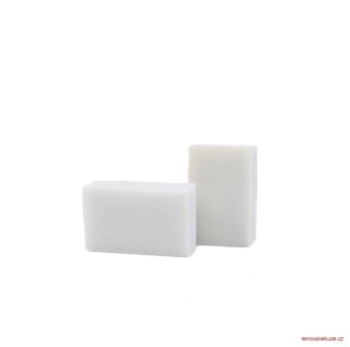 Houbička na aplikaci barev a krémů